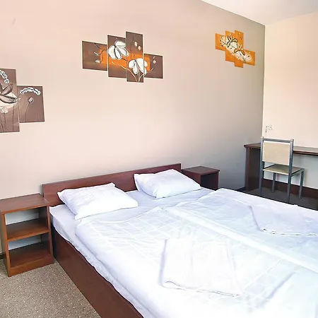 Hotel Wadowice Отель *