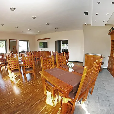 Hotel Wadowice Отель *